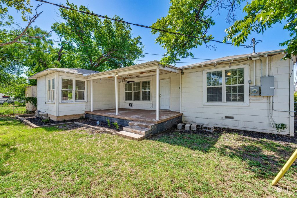 Image 28 of property listing at 1106 E 22nd Street, San Angelo, TX 76903