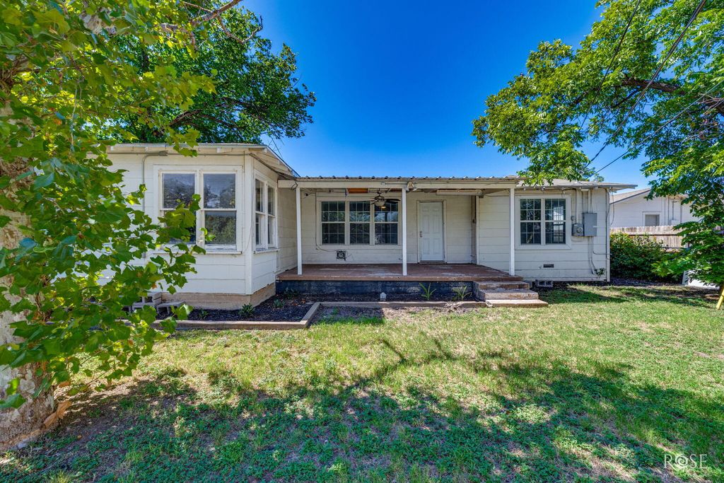 Image 29 of property listing at 1106 E 22nd Street, San Angelo, TX 76903