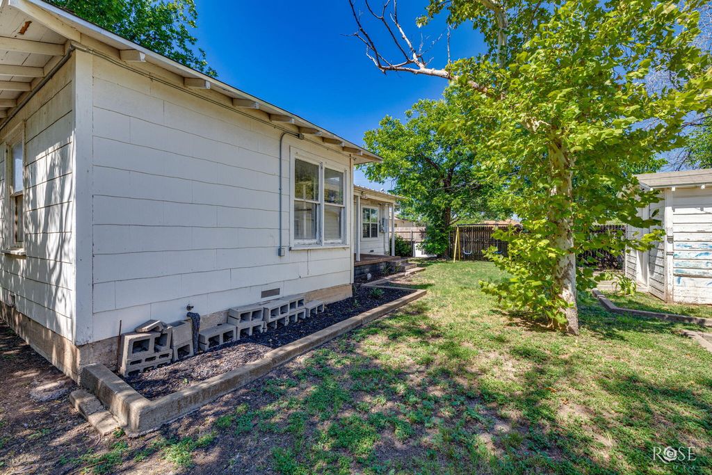 Image 30 of property listing at 1106 E 22nd Street, San Angelo, TX 76903