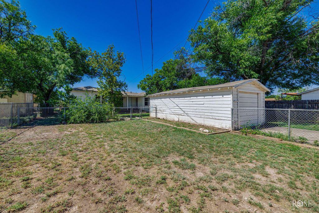 Image 33 of property listing at 1106 E 22nd Street, San Angelo, TX 76903