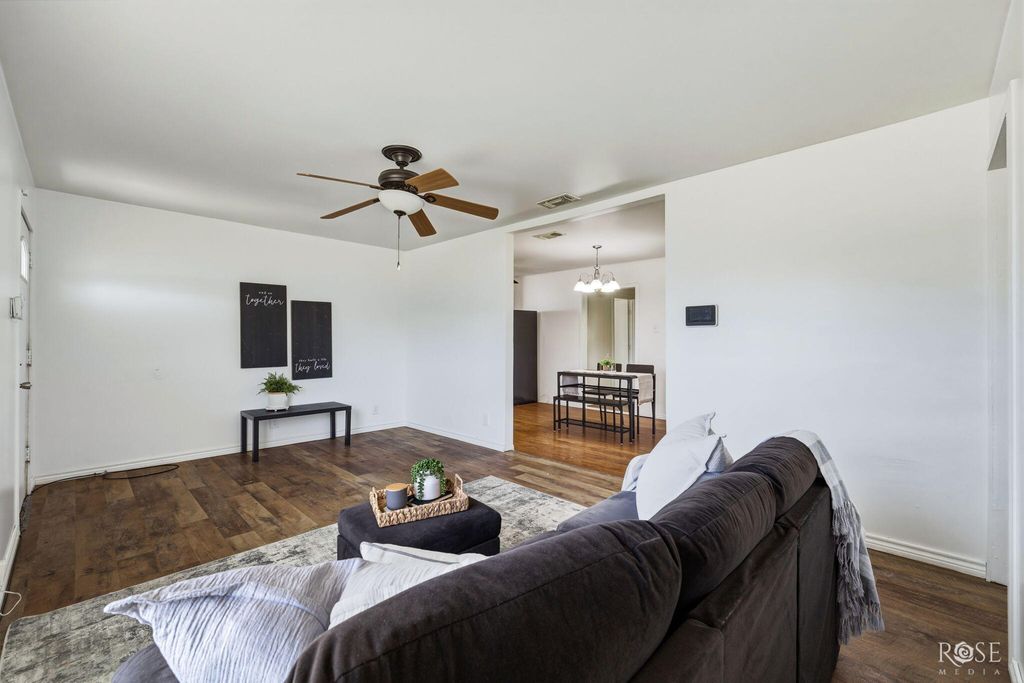 Image 9 of property listing at 1106 E 22nd Street, San Angelo, TX 76903