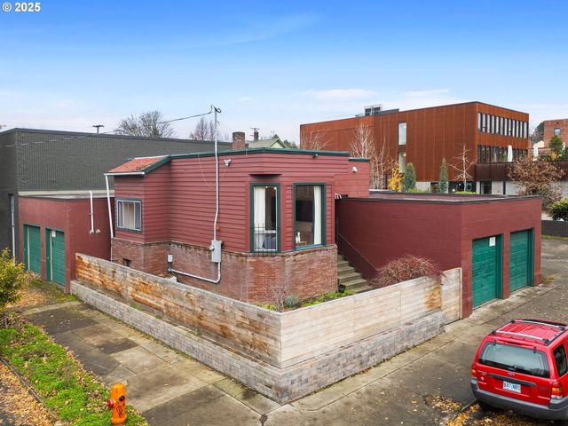 1305 Se BELMONT St, Portland, OR 97214