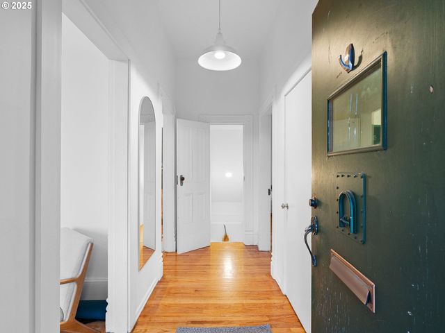 1305 Se BELMONT St, Portland, OR 97214