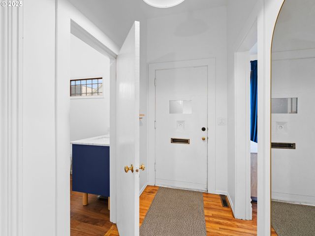 1305 Se BELMONT St, Portland, OR 97214