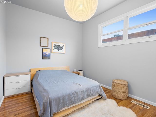 1305 Se BELMONT St, Portland, OR 97214