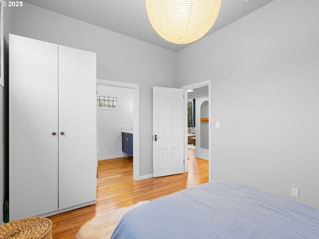 1305 Se BELMONT St, Portland, OR 97214