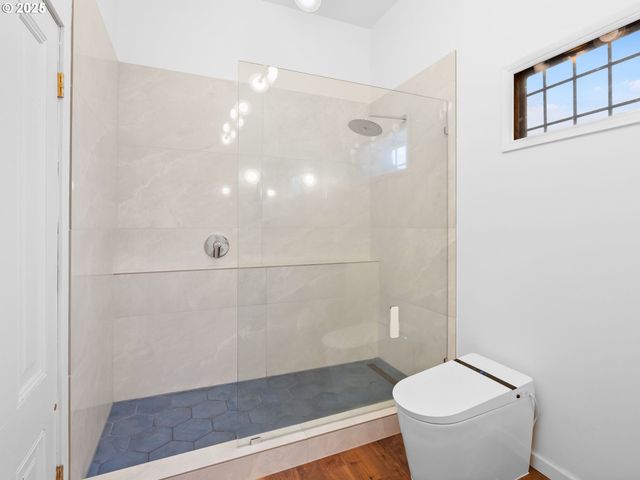 1305 Se BELMONT St, Portland, OR 97214