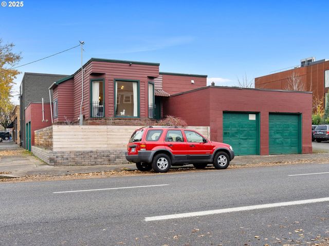 1305 Se BELMONT St, Portland, OR 97214