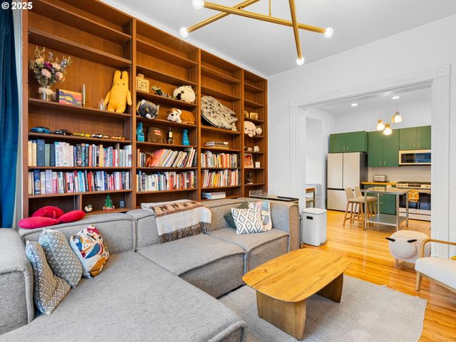 1305 Se BELMONT St, Portland, OR 97214