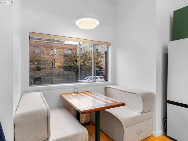 1305 Se BELMONT St, Portland, OR 97214