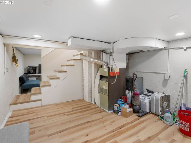 1305 Se BELMONT St, Portland, OR 97214