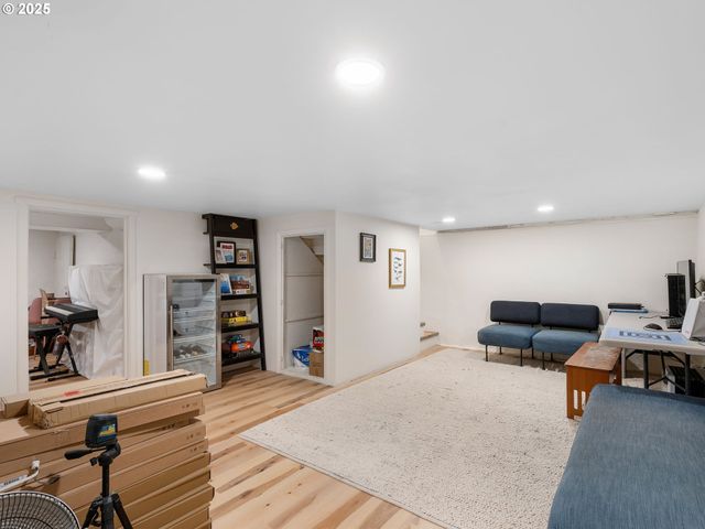 1305 Se BELMONT St, Portland, OR 97214