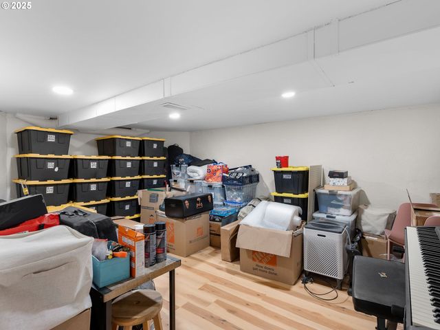 1305 Se BELMONT St, Portland, OR 97214