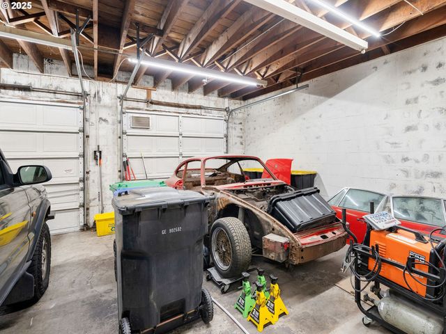 1305 Se BELMONT St, Portland, OR 97214