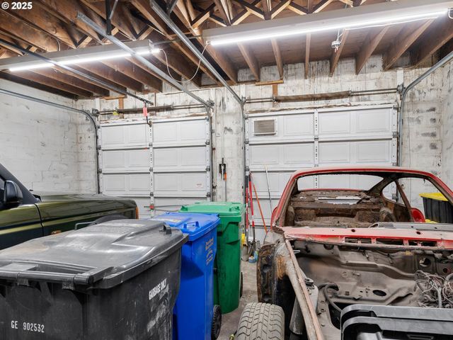 1305 Se BELMONT St, Portland, OR 97214