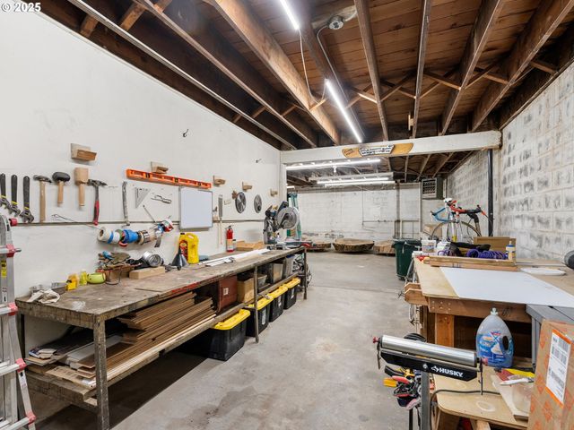 1305 Se BELMONT St, Portland, OR 97214