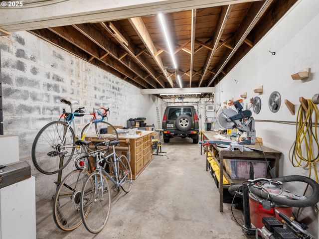 1305 Se BELMONT St, Portland, OR 97214