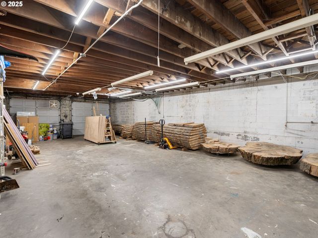 1305 Se BELMONT St, Portland, OR 97214