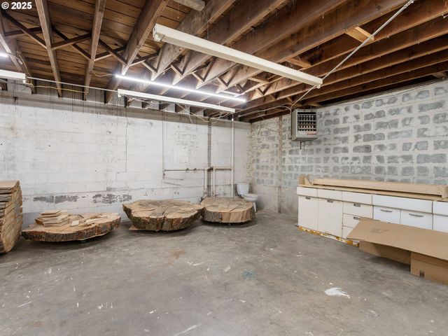 1305 Se BELMONT St, Portland, OR 97214