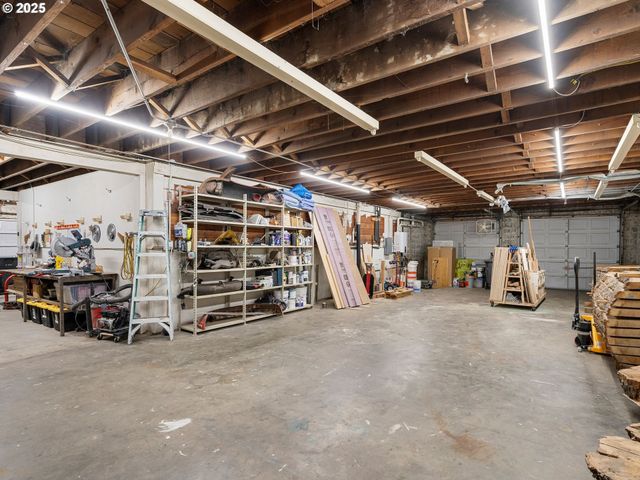 1305 Se BELMONT St, Portland, OR 97214