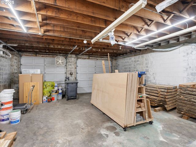 1305 Se BELMONT St, Portland, OR 97214