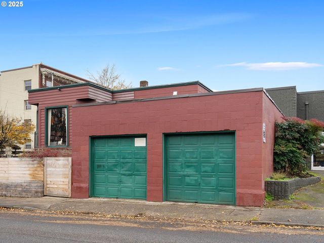 1305 Se BELMONT St, Portland, OR 97214