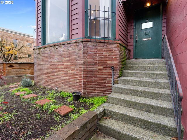 1305 Se BELMONT St, Portland, OR 97214
