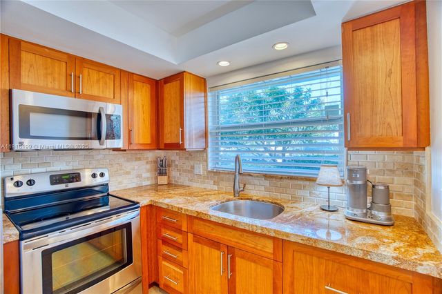 68 Yacht Club Dr 2, North Palm Beach, FL 33408