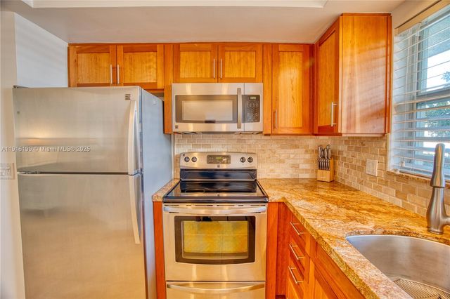 68 Yacht Club Dr 2, North Palm Beach, FL 33408