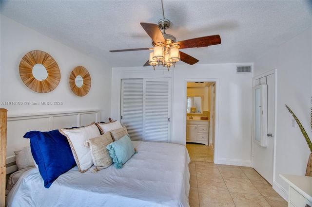 68 Yacht Club Dr 2, North Palm Beach, FL 33408