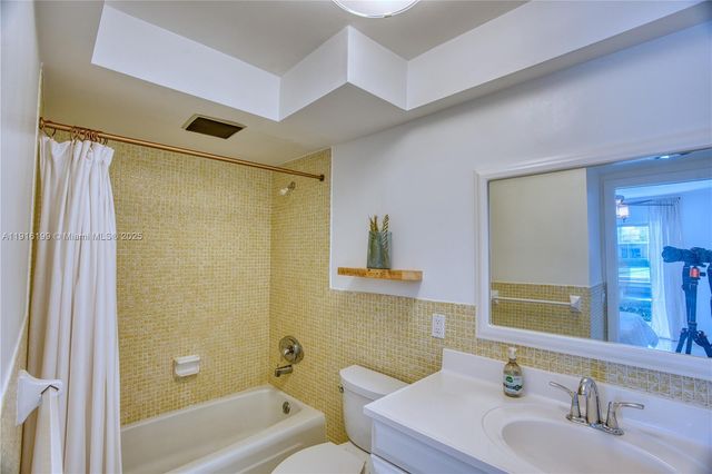 68 Yacht Club Dr 2, North Palm Beach, FL 33408