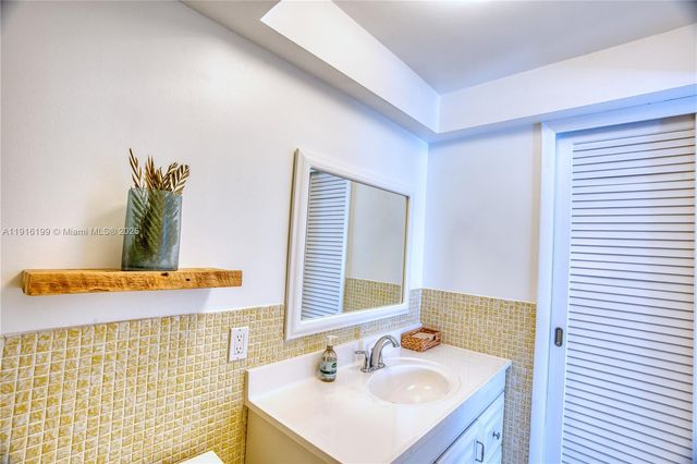 68 Yacht Club Dr 2, North Palm Beach, FL 33408