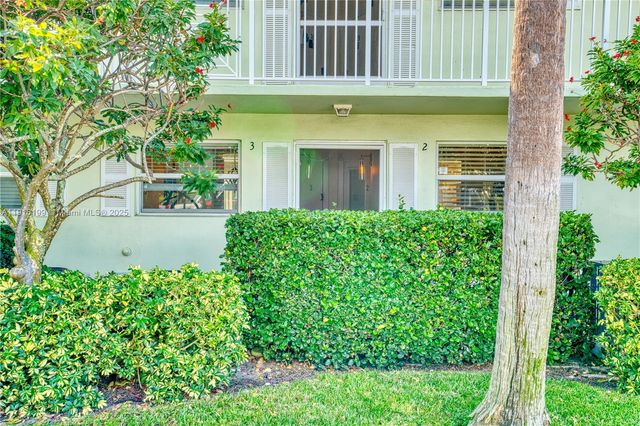 68 Yacht Club Dr 2, North Palm Beach, FL 33408