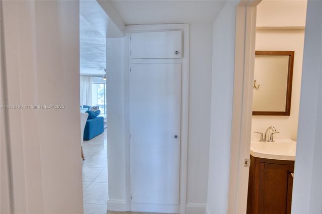 68 Yacht Club Dr 2, North Palm Beach, FL 33408