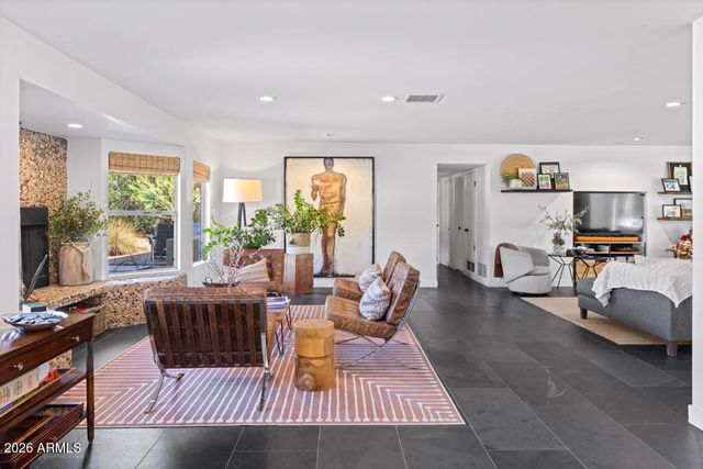 4303 E MCDONALD Drive, Phoenix, AZ 85018