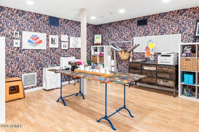 4303 E MCDONALD Drive, Phoenix, AZ 85018