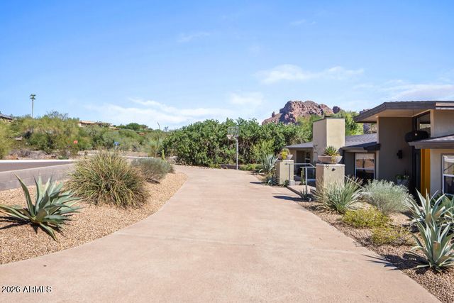 4303 E MCDONALD Drive, Phoenix, AZ 85018