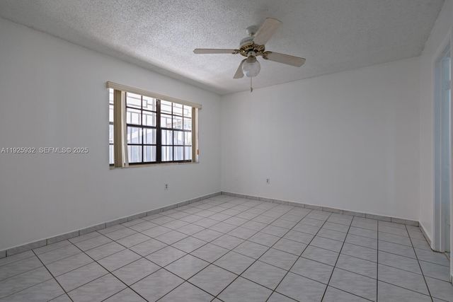 9098 NW 114th St, Hialeah Gardens, FL 33018