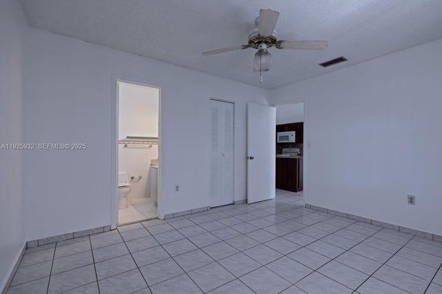9098 NW 114th St, Hialeah Gardens, FL 33018