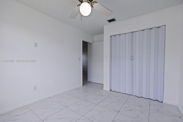 9098 NW 114th St, Hialeah Gardens, FL 33018