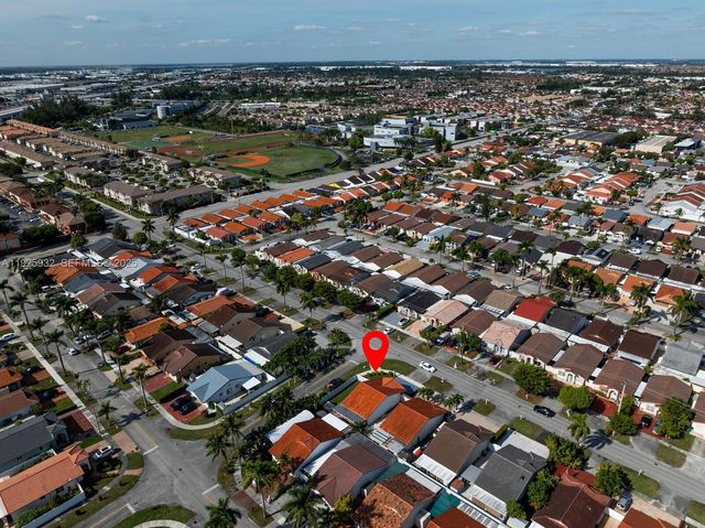 9098 NW 114th St, Hialeah Gardens, FL 33018