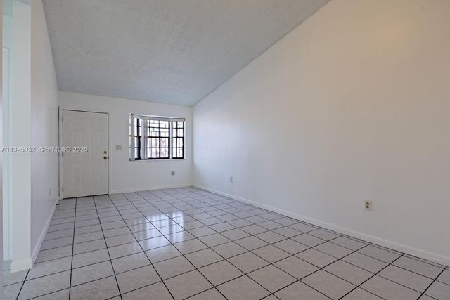 9098 NW 114th St, Hialeah Gardens, FL 33018