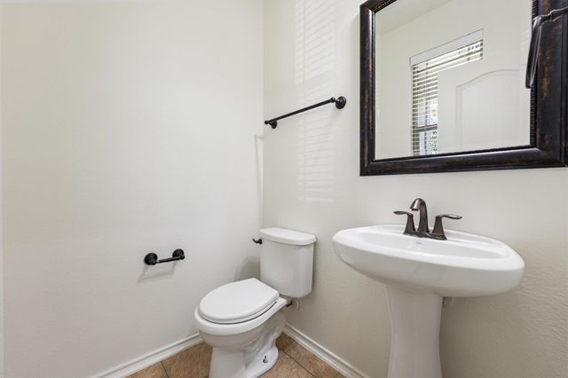 1408 Reklaw LN, Leander, TX 78641