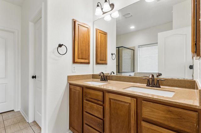 1408 Reklaw LN, Leander, TX 78641