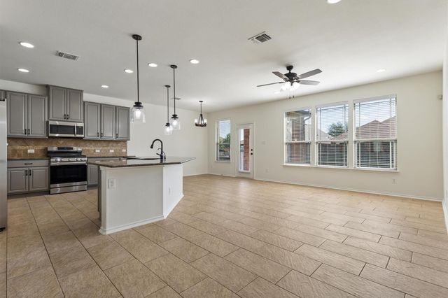 1408 Reklaw LN, Leander, TX 78641