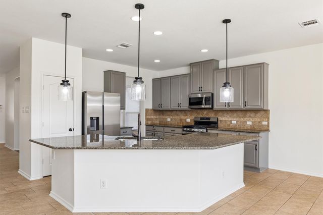 1408 Reklaw LN, Leander, TX 78641