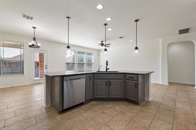 1408 Reklaw LN, Leander, TX 78641