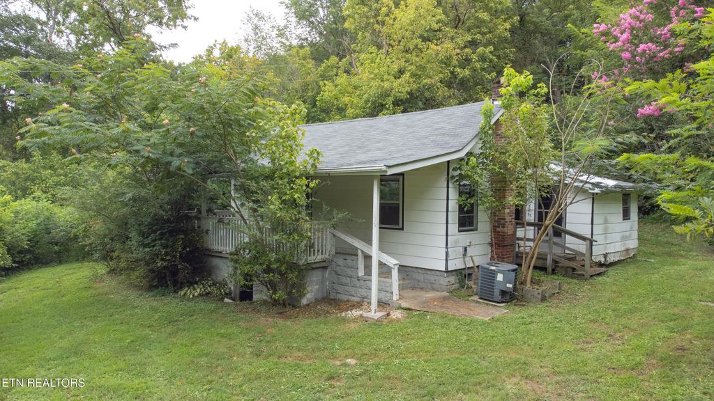 295 Carroll Hollow Rd, Clinton, TN 37716