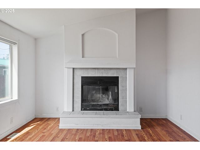 1829 E WILLOW St, Myrtle Point, OR 97458