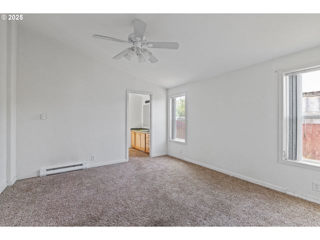 1829 E WILLOW St, Myrtle Point, OR 97458